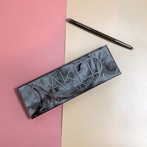 NWOT Urban Decay Smoky Palette